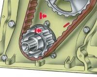 —5. Проверка совпадения установочной метки на шкиве коленчатого вала с меткой на крышке привода распределительного вала